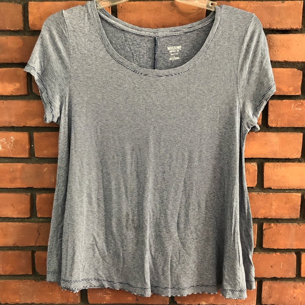 Close striped navy t shirt